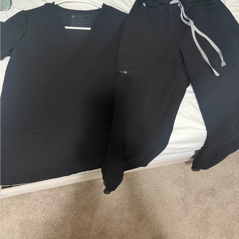 Figs Black V-Neck Scrub Top with Black Drawstring Joggers